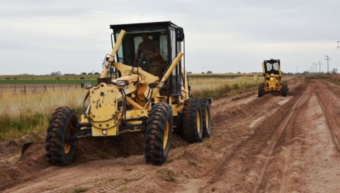 Continúa el trabajo en los caminos rurales