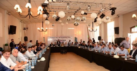 Jorge Hernández participa del Foro de Intendentes en la ciudad de Olavarría