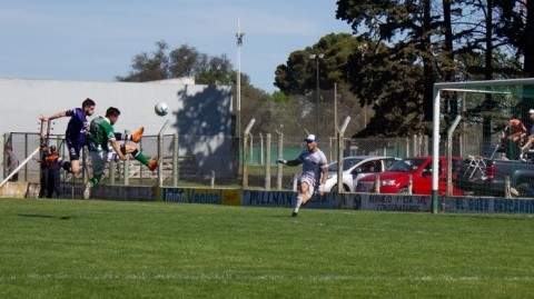 Newbery empató y perdió la punta