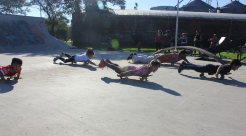 Se dictan clases de skate en la pista Municipal 