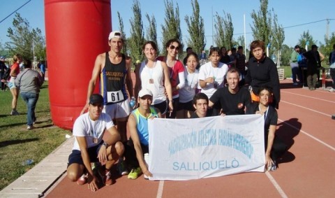 Buena participación de atletas salliquelenses en Santa Rosa