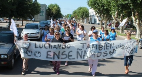 Docentes se manifestaron en el centro de la ciudad