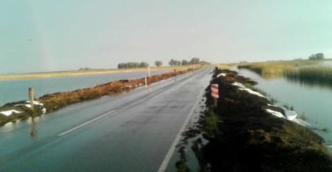 Recomiendan precaución en RN33 por agua en la calzada