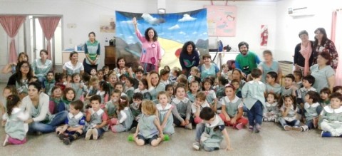 La Biblioneta trasladó su espectáculo a un jardín de infantes