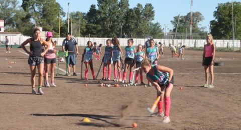 Agustina Albertario dictó una clínica en Salliqueló