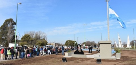 Tres Lomas inauguró el monumento a Manuel Belgrano durante el acto del 9 de Julio