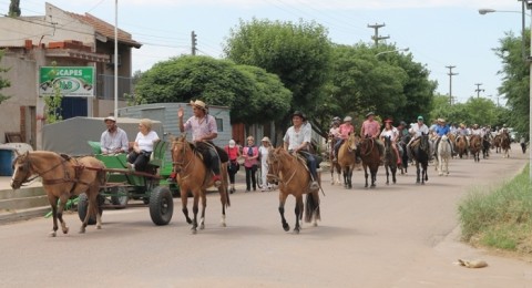 Gran participación en la procesión de Leubucó a Salliqueló