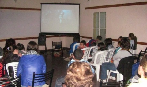 El cine de verano pasó por el barrio Los Olmos