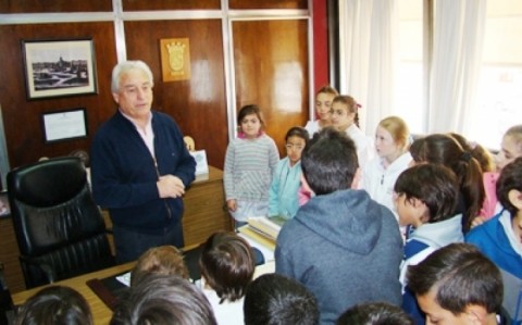 Alumnos de la Escuela 1 visitaron la municipalidad