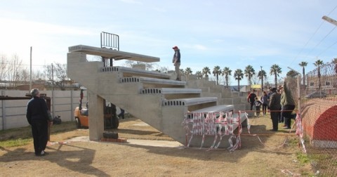 Colocaron las viguetas en la tribuna del club Roberts 