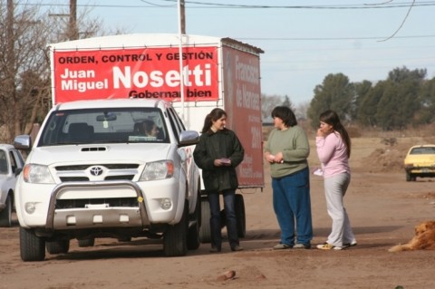 Juan Miguel Nosetti y candidatos a concejales recorren los barrios