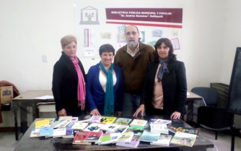 APV  donó 40 libros a la Biblioteca