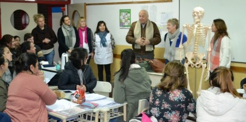 Entregaron material para la carrera de Enfermería Profesional