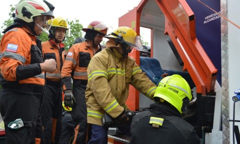 Bomberos Voluntarios se capacitaron en rescate vehicular pesado