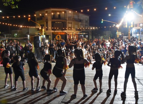 Se realizó “La noche de las vacunas” en la Plaza Principal