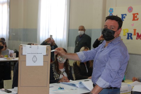 Votó Alejandro Albín en la Escuela 1