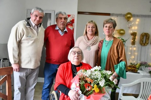 Nosetti visitó a Rosa Mercadín, vecina que cumplió sus 100 años de edad 