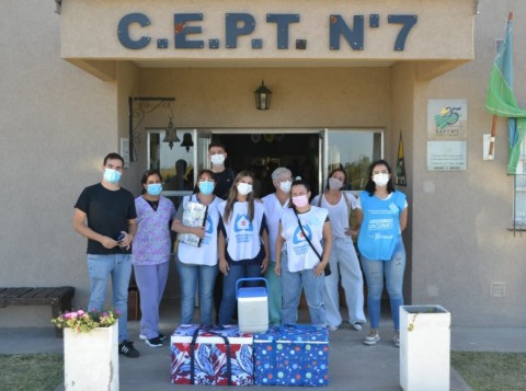 Vacunación de Calendario y COVID-19 en las escuelas rurales