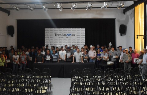 Entregaron indumentaria a personal municipal