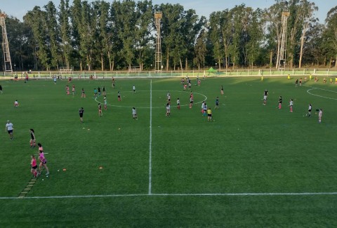 Integrantes de “Las Leonas” dictaron una clínica de hockey 