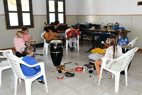 Dictan un taller de música para niños