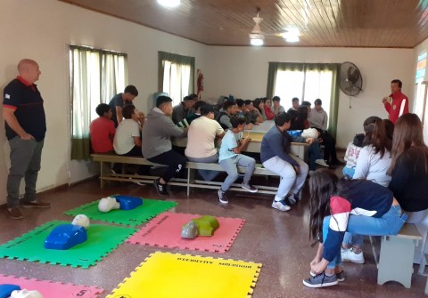 Integrantes del Programa Envión se capacitaron en Primeros Auxilios
