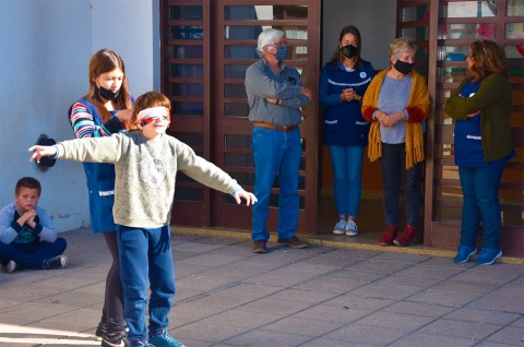 Continúa la entrega de útiles escolares a establecimientos educativos