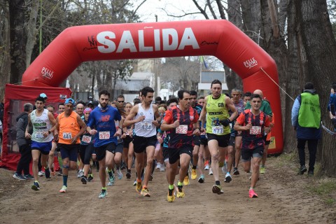 Se corrió la maratón “6 Ciudades” en el Complejo Polideportivo