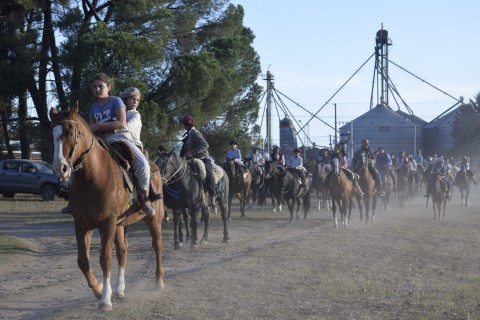 Gran participación en una nueva “Cabalgata Aniversario”