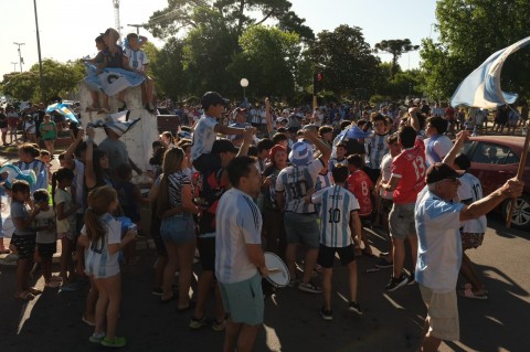 Se desataron los festejos en el centro de la ciudad de Salliqueló