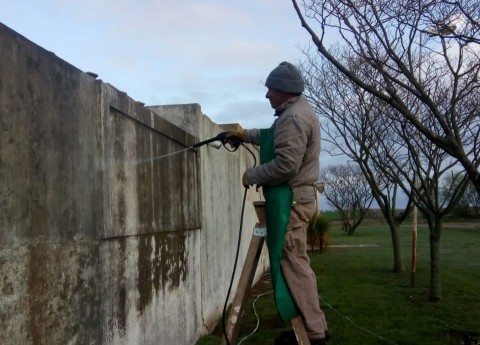 Trabajos de acondicionamiento en el Cementerio de Quenumá