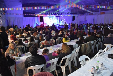 Gran concurrencia en la Peña para recibir el Día de la Independencia 