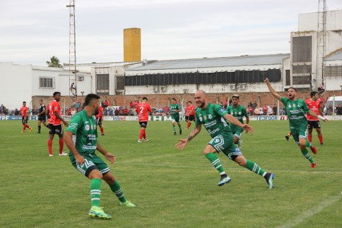 Jorge Newbery se quedó con el clásico por goleada
