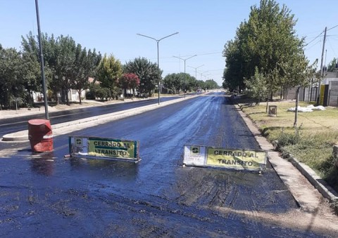 Avanza la obra de asfalto en Avenida Ituzaingó