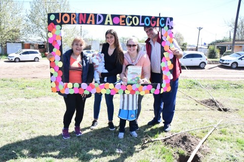 Gran participación en la jornada “Nace un niño, nace un árbol”