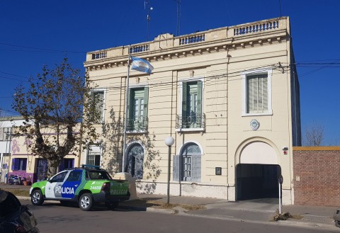 Policía investiga una violación de domicilio seguida de robo