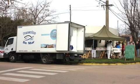 Atiende en Salliqueló el camión de pescados a precios populares