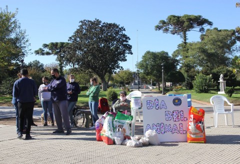 Exitosa colecta de alimento balanceado y dinero para castraciones