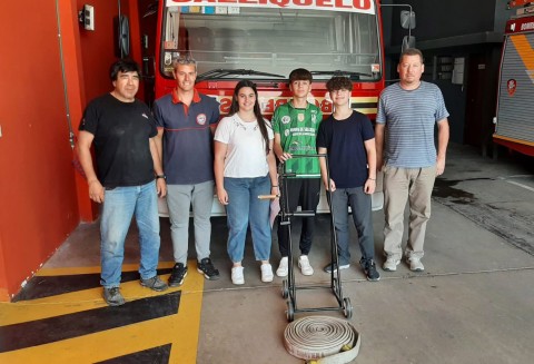 Jóvenes construyeron y donaron un dispositivo a Bomberos Voluntarios