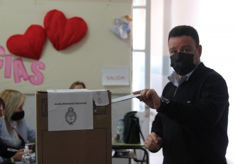 Votó Alejandro Albín en la Escuela Primaria N° 1