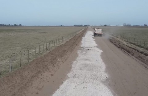 Trabajos de consolidación en el camino al cementerio 