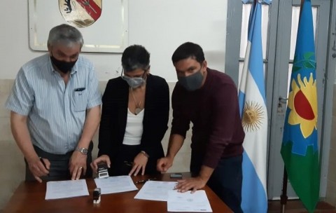 Firma de convenios para la ampliación de escuelas primarias