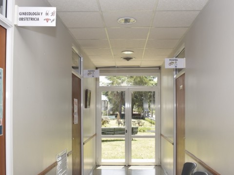 Colocaron cartelería inclusiva en el Hospital Municipal 