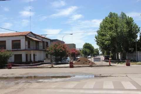 Tránsito cortado en Chacabuco entre Rivadavia y Pueyrredón 