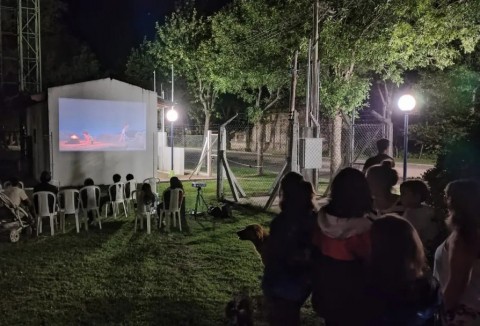 De Bary cerró el año con el ciclo “Cine Bajo las Estrellas”