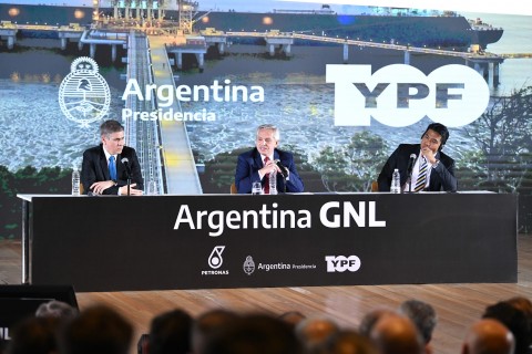 Nosetti presenció el anuncio de acuerdo entre YPF y Petronas