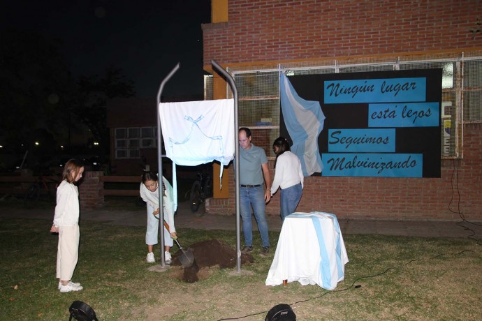 Nueva instalación conmemorativa de Malvinas en la Unidad Académica 