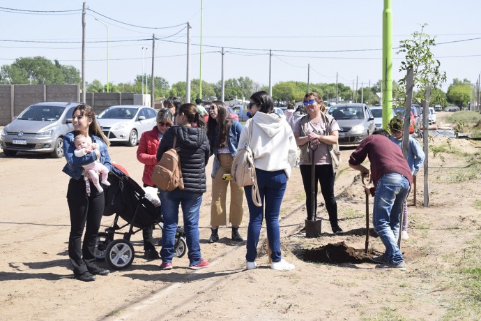 Se realizó la jornada “Un niño, un árbol”