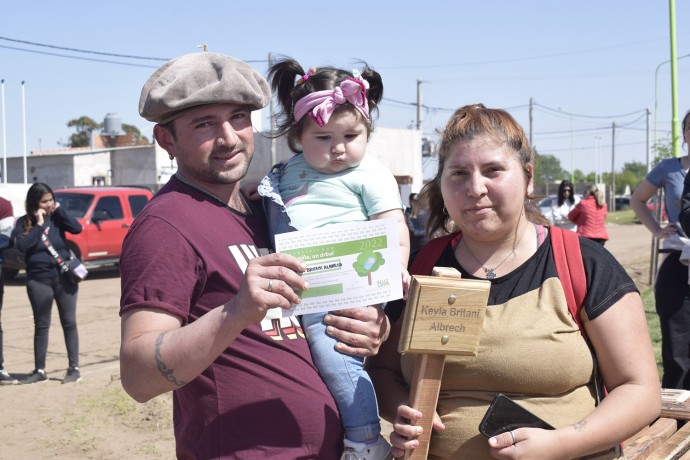 Se realizó la jornada “Un niño, un árbol”