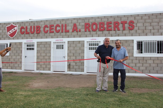 Emotiva inauguración de vestuarios en el Cecil A. Roberts 